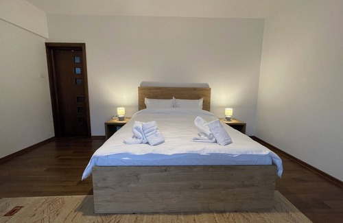 Busteni Apartment | Safira Garden Apartment with Mountain View