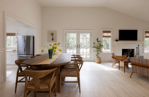 Sag Harbor House | Sag Harbor Sleeps 10 …5 min drive to town.