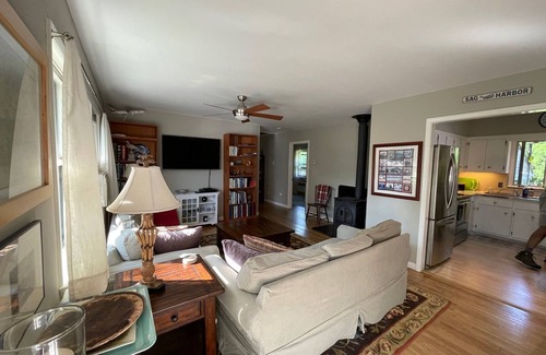Sag Harbor House | Sag Harbor VillagenPrivate, 2-bedroom 60's ranch, 5 minute walk to Main Street