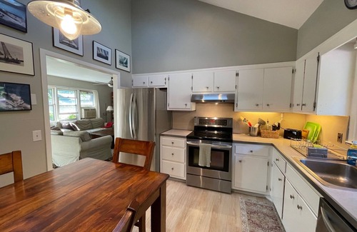 Sag Harbor House | Sag Harbor VillagenPrivate, 2-bedroom 60's ranch, 5 minute walk to Main Street
