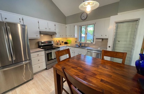 Sag Harbor House | Sag Harbor VillagenPrivate, 2-bedroom 60's ranch, 5 minute walk to Main Street