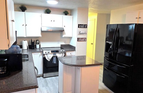 Sandy House | Sagar BnB - Comfy 5-bed 3-bath house ~30mins from Ski/Hiking areas, Sandy, UT.