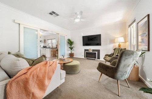 West Beach Apartment | Sage by the Sea - WiFi, BBQ, Beach, Art