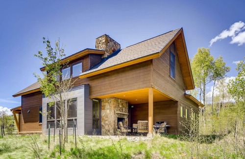 Silverthorne House | Sage Lodge - Luxury Rental, Walk to Clubhouse!