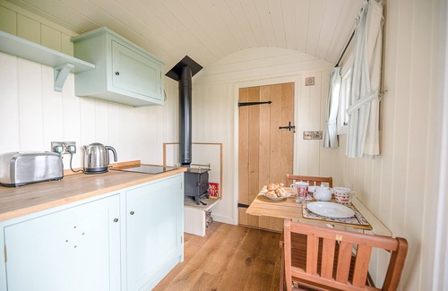 Woodbridge House | Sage Shepherds Hut, Boundary Farm Cottages