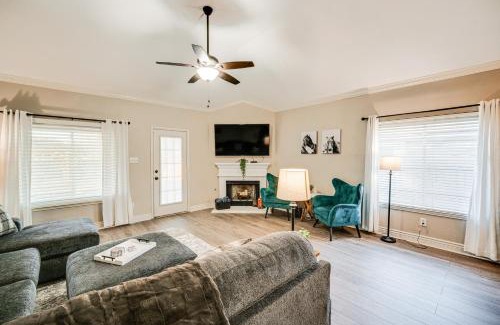 Saginaw House | Saginaw Home with Fenced Yard 11 Mi to Fort Worth!