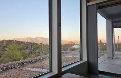 Tucson House | Saguaro National Park with Starlink Internet