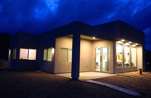 Tucson House | Saguaro National Park with Starlink Internet