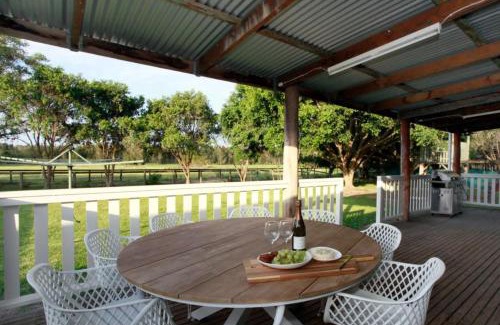 Anna Bay House | Sahara Trails Complex Sleeping groups WiFi Air Conditioning Horse Riding and much more