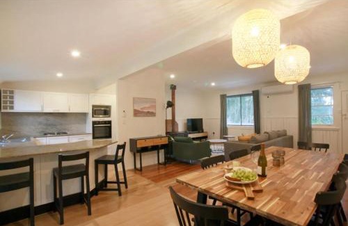 Anna Bay House | Sahara Trails Complex Sleeping groups WiFi Air Conditioning Horse Riding and much more