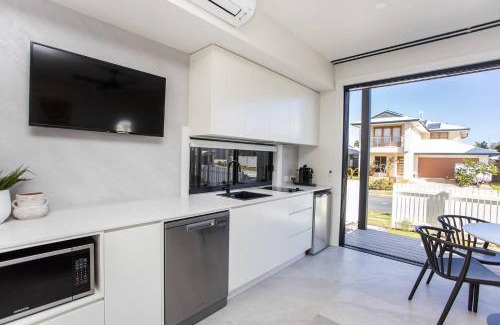 Kingscliff Apartment | Sailfish Studio - Beachside Private Access Granny Flat by uHoliday