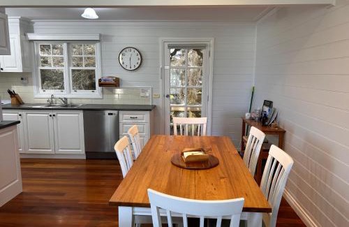 Port Fairy Apartment | Sails - elegant, spacious beach villa