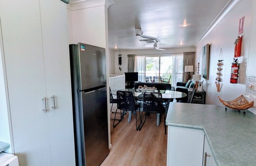 Horseshoe Bay Apartment | Sails On Horseshoe