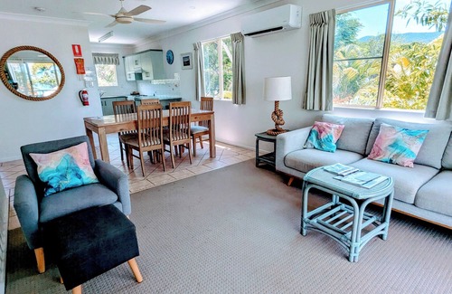 Horseshoe Bay Apartment | Sails On Horseshoe