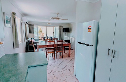 Horseshoe Bay Apartment | Sails On Horseshoe