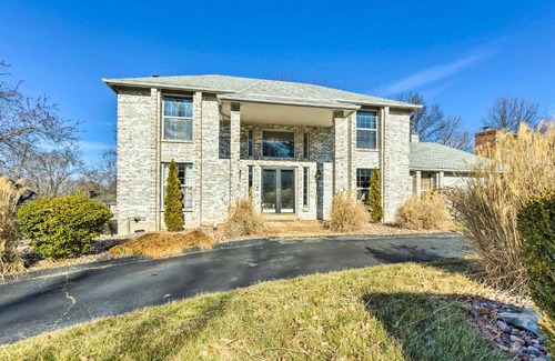 St. Charles House | Saint Charles House Near Historic Downtown!