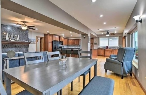 Algonac House | Saint Clair River front Retreat With 6 Beds - Enjoy Fishing-Kayak-Relax