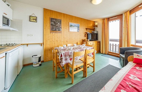 Saint-Francois-Longchamp Apartment | Saint-François-Longchamp: 2BR 6 ppl, balcony, TV, bath