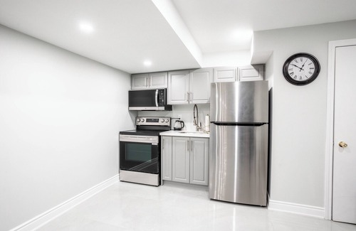 Brampton Bed & Breakfast | SAINT SUITES EXECUTIVE STAY 2B + 1B