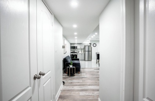 Brampton Bed & Breakfast | SAINT SUITES EXECUTIVE STAY 2B + 1B
