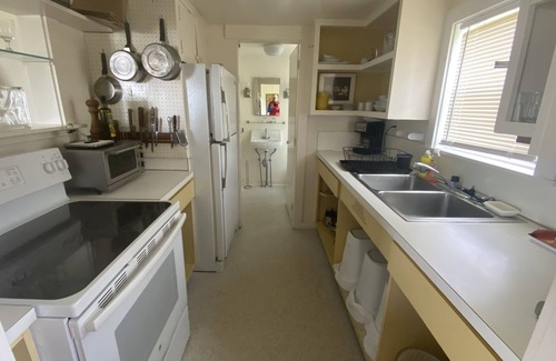 Little Compton House | Sakonnet Point Water View Cottage With 8 Minute Walk To Idyllic Private Beach.