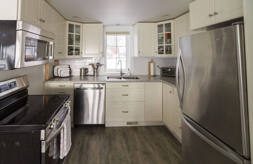 Wellington House | Sakura Cottage - Serenity on PEC Waterfront