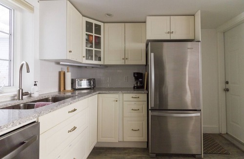 Wellington House | Sakura Cottage - Serenity on PEC Waterfront