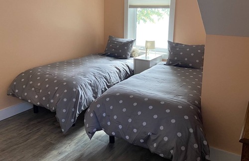 Wellington House | Sakura Cottage-waterfront PEC