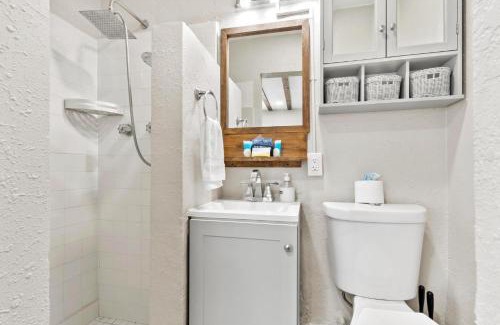 St. Pete Beach Apartment | Sala Suite 1! Perfect Beach Getaway Deals in St Pete Beach!