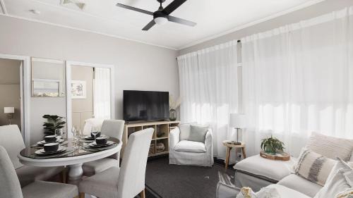 Salamander Bay House | Salamander Sweet Foreshore Drive