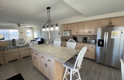 Point Pleasant Beach House | SALE WEEKS 2nd Fl Unit/Duplex-Spacious. Close to the beach, 6 beach tags Parking