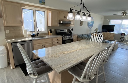 Point Pleasant Beach House | SALE WEEKS 2nd Fl Unit/Duplex-Spacious. Close to the beach, 6 beach tags Parking