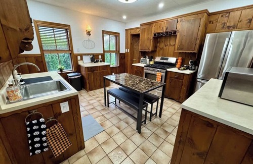 Salem Apartment | Salem Haunted Happenings Retreat