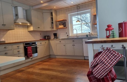 Uppsala Villa | Sällinge House - Cozy Villa with Fireplace and Garden close to Uppsala