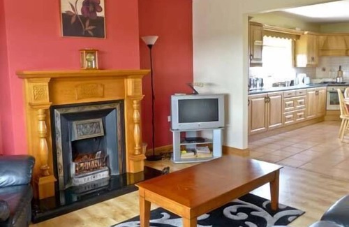 Donegal Cottage | SALLYWOOD HOUSE, pet friendly in Ballybofey, County Donegal