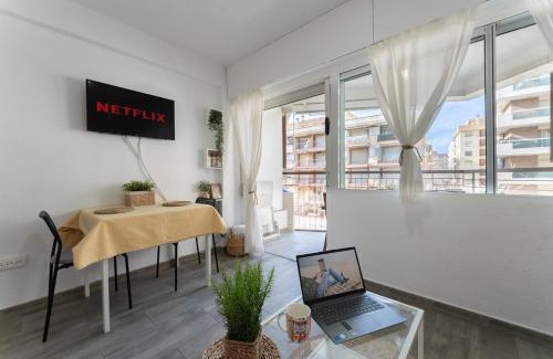 Salou City Centre Apartment | Salou Seafront! Private Terrace - AC & WiFi