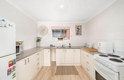 Redcliffe Apartment | Salt-Air Serenity -Stylish 1-Bed