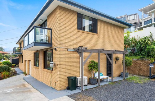 East Ballina House | Salt & Sand Getaway - Coastal Paradise at Bayside Duplex with Stunning Shaws Bay Views