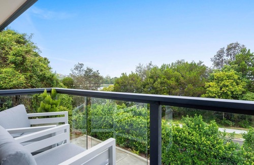 East Ballina House | Salt & Sand Getaway - Coastal Paradise at Bayside Duplex with Stunning Shaws Bay Views
