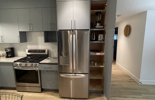 Vernon Apartment | Salt water heated pool, Okanagan lake view 2-3 bd 2-3 bath , 4-6 people
