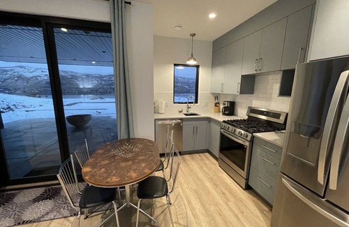 Vernon Apartment | Salt water heated pool, Okanagan lake view 2-3 bd 2-3 bath , 4-6 people