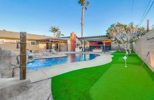 Lincoln Acres House | Salt Water Pool & Mini Golf Close to Downtown