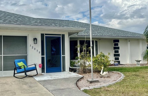 Englewood East Apartment | Salt water pool, jacuzzi, close to Ocean and golf!