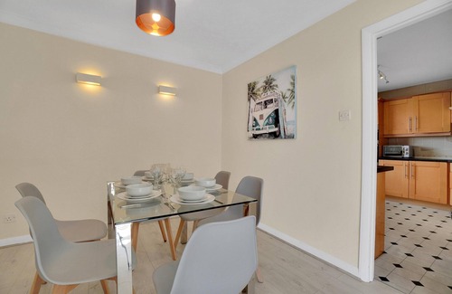 Saltdean House | Saltdean Seaview 1 and Free Parking by My Getaways