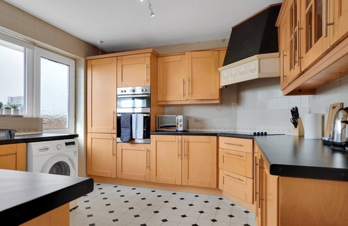 Saltdean House | Saltdean Seaview 1 and Free Parking by My Getaways