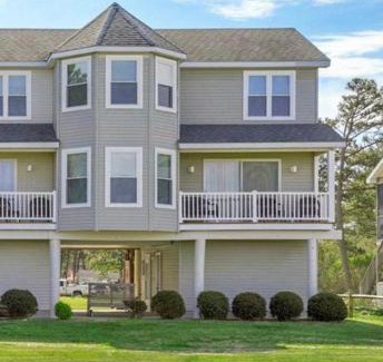 Chincoteague House | Saltwater - Pet friendly, Waterfront!