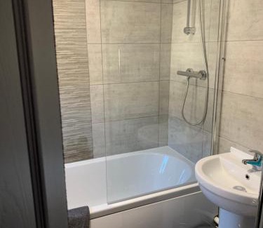 Gateshead Apartment | Saltwell St - Delightful 3 Bedroom free parking free wifi
