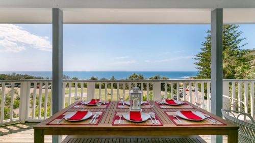 Killcare House | 'Salty Air Beachside Cottage' by HolidayCo