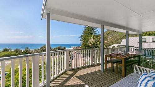 Killcare House | 'Salty Air Beachside Cottage' by HolidayCo
