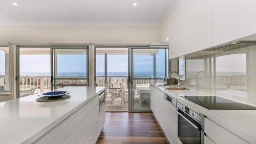 Killcare House | 'Salty Air Beachside Cottage' by HolidayCo